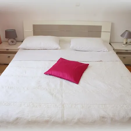 Viro Apartment *